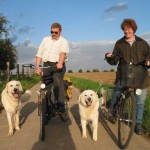 Dajka re und Elmes li beim Fahrradtraining