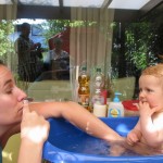 ...was Mama macht, kann Lea auch...